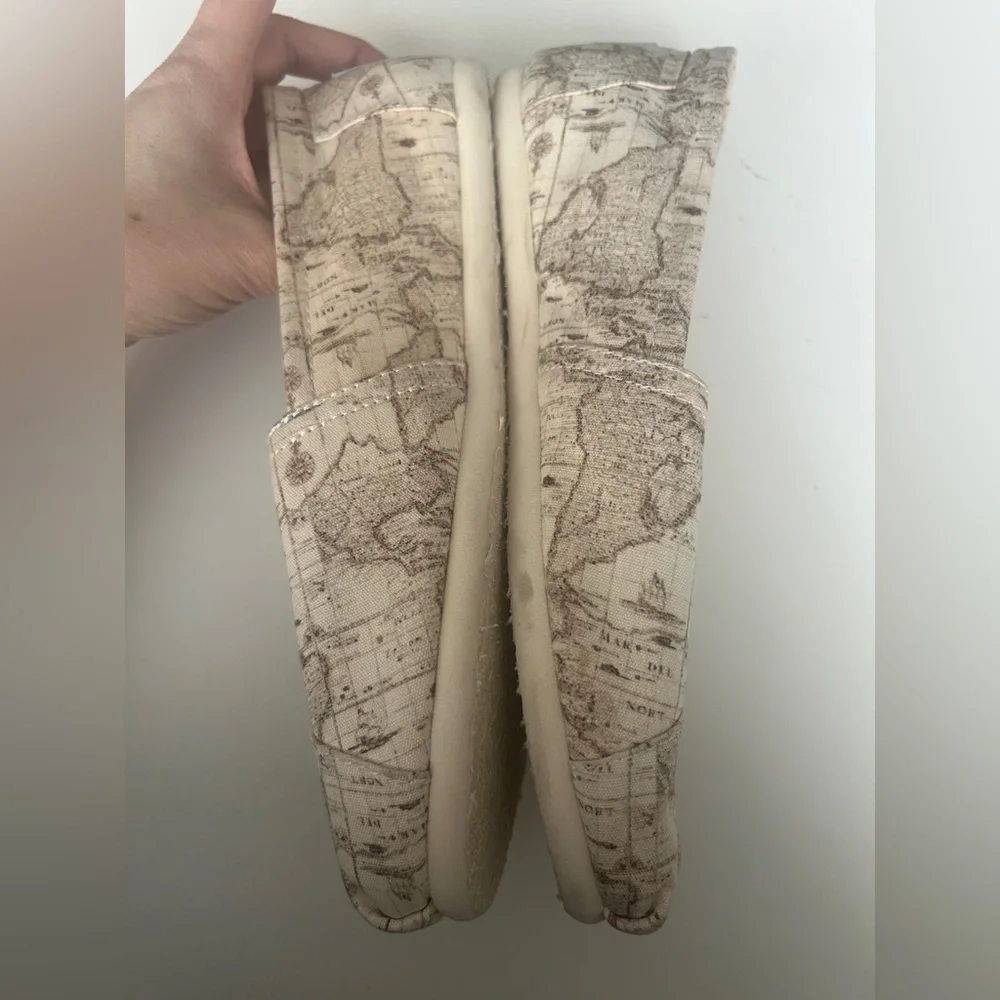 Toms Flats Slip-on shoes Size 7